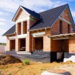 Erdgeschoss mit Beton und Ziegel in Rohbauphase – H & S Projekt in Jülich