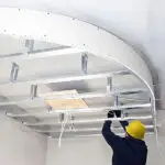 Installation von abgehängten Trockenbaudecken
